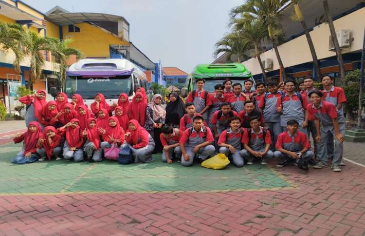 OUTDOOR CLASS SMK PEMUDA Krian Jurusan Multimedia di Sumber Gempong-Trawas