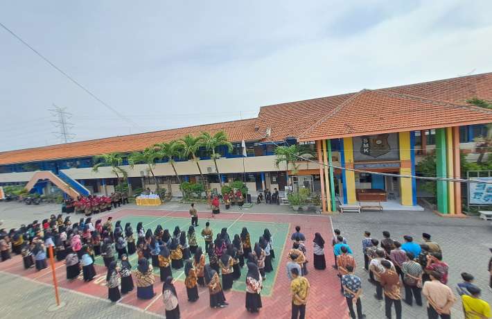 Memperingati Hari Guru Murid Ramai Beri Kejutan